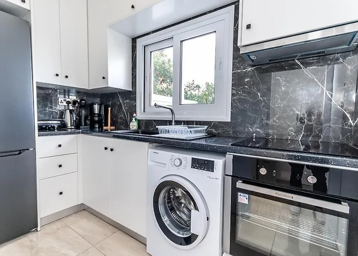 Modern Ground Floor Studio With A Beautiful Garden
