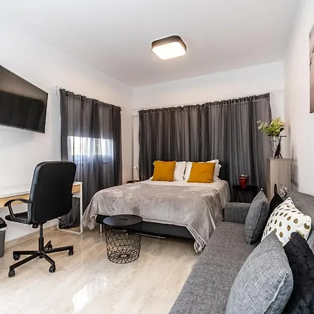 Modern Ground Floor Studio With A Beautiful Garden Larnaca Extérieur photo